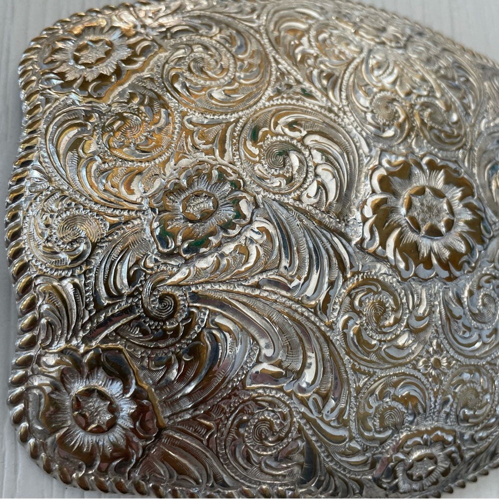 CRUMRINE Silver & Gold Toned Detailed Mens Silver plated Belt Buckle. - Picture 2 of 5
